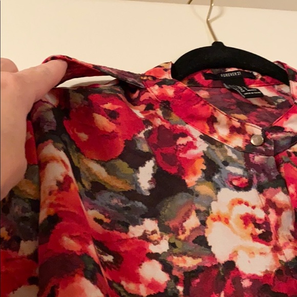 Beautiful Forever 21 floral blouse - Picture 4 of 10